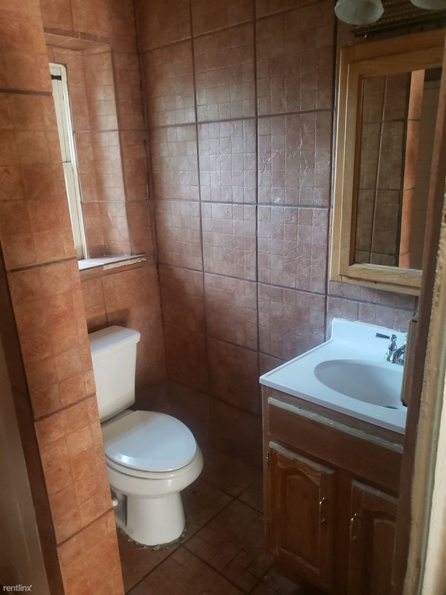 Building Photo - Studio, 1 bath Apartment - 3417 S. Main St.#7