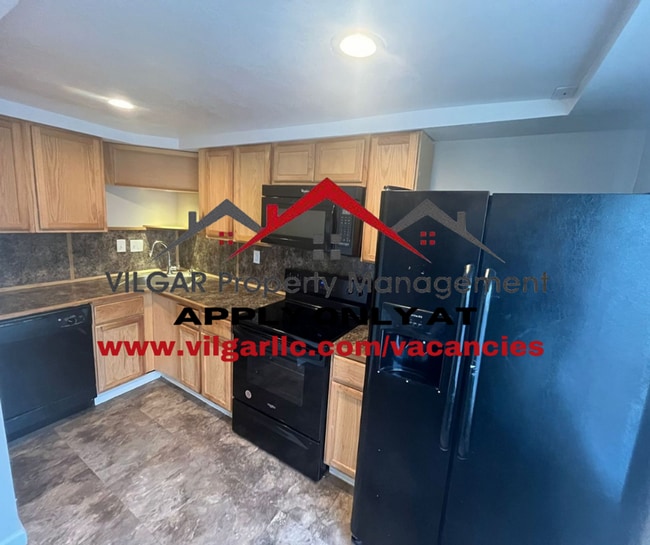 Building Photo - Spacious 3 Bed / 1.5 Bath Town-Home in Mer...