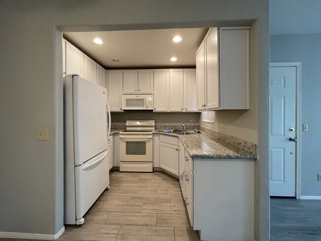 Building Photo - 1825 W Ray Rd