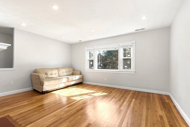 Building Photo - 74 Heywood Ave