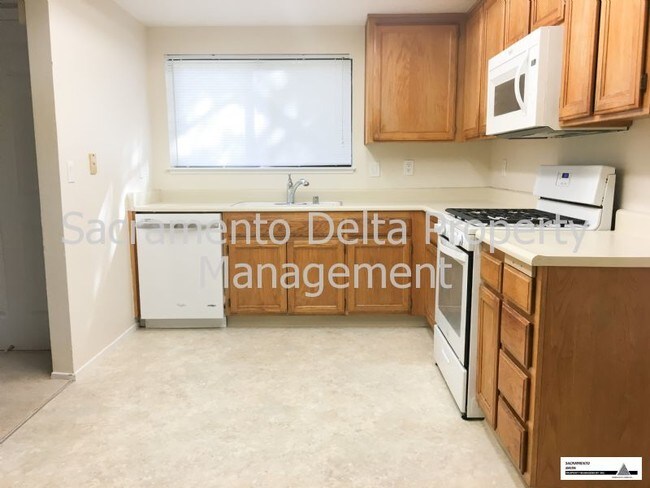 Foto del edificio - 6896 Calvine Rd