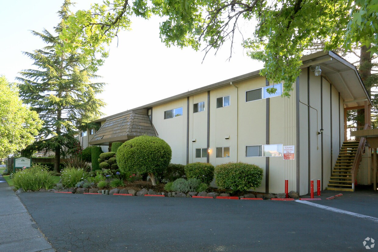 Foto del edificio - Redwood Garden Apartments