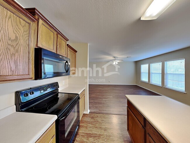 Foto del edificio - 13205 Vizquel Loop