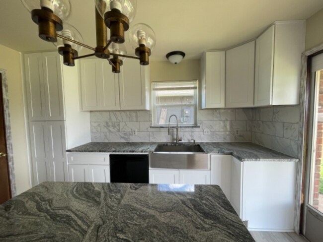 Foto del edificio - 1924 Shelby Ct