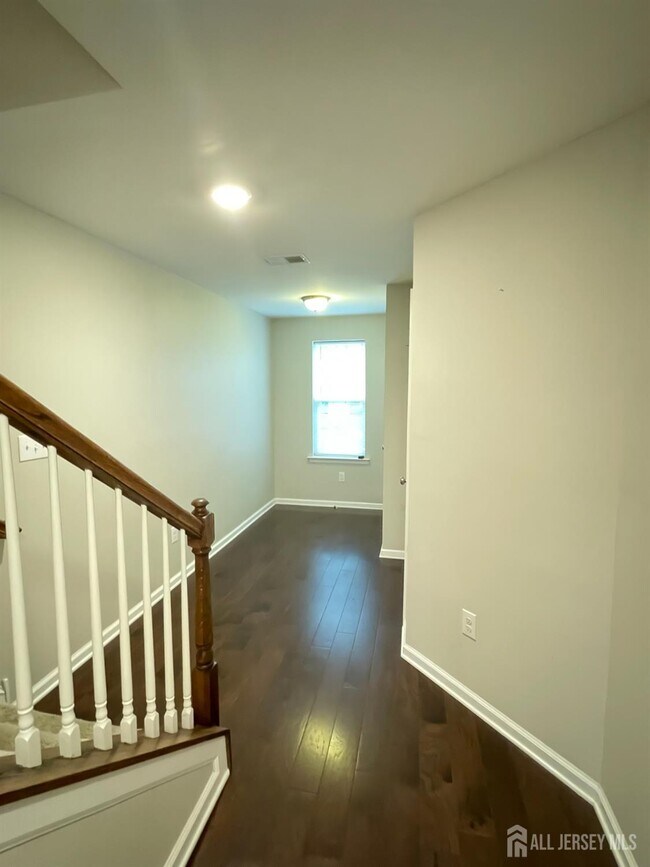 Foto del edificio - 1704 Hights Farm Rd S