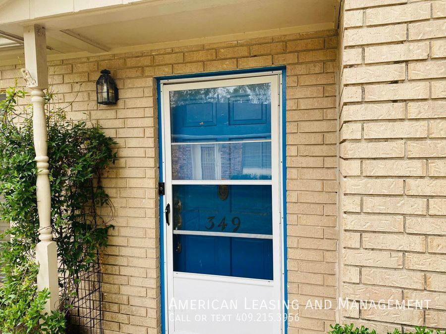 Primary Photo - Spacious 2/2/2 Patio Home!