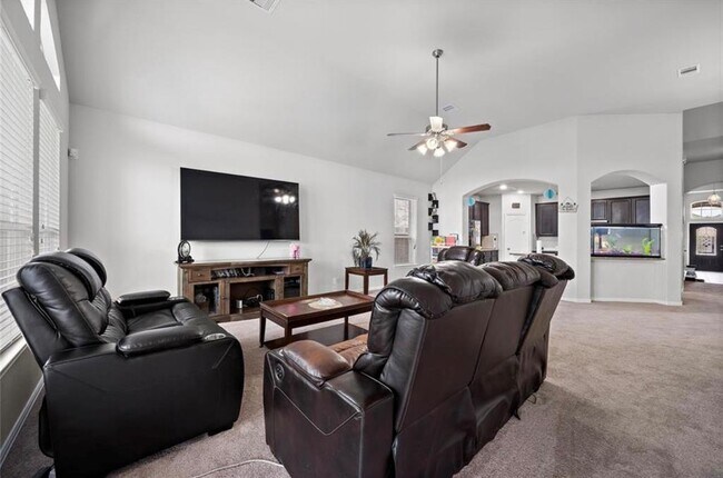 Foto del edificio - 8707 E Cres Lake Cir