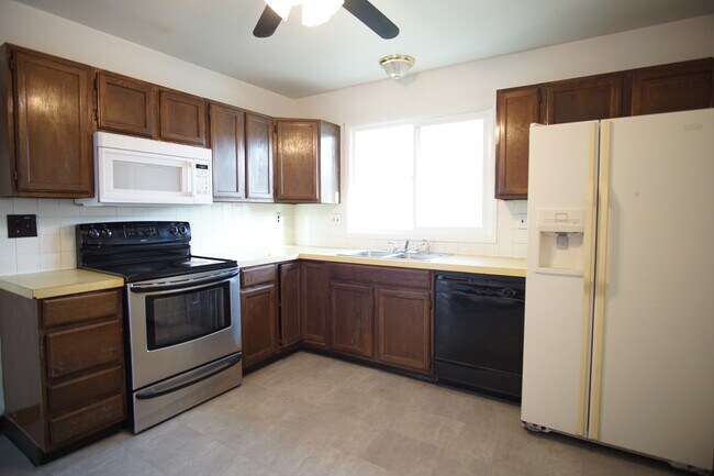 Building Photo - 805 Wind River Dr