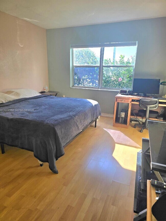 Foto del edificio - 2998 Sunrise Lakes Dr E