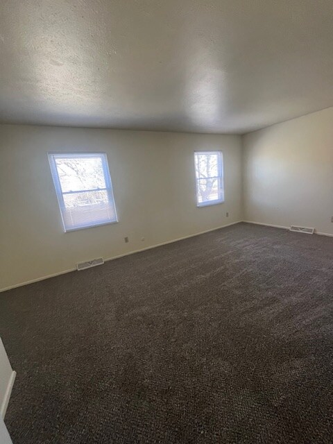 Foto del edificio - 457 Mathews Rd