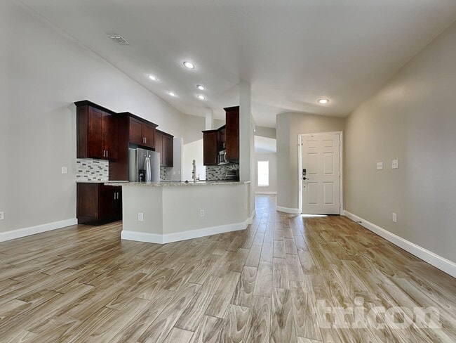 Foto del edificio - 3010 Clover Blossom Cir