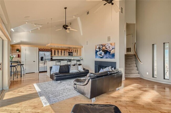 Building Photo - 13910 Skyline Dr