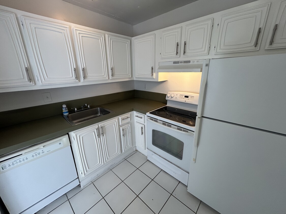 Photo - 488 NW 165th St (Miami, FL)