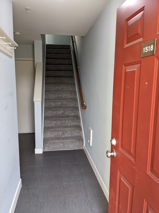 Entry - 1518 SE Cutter Ln