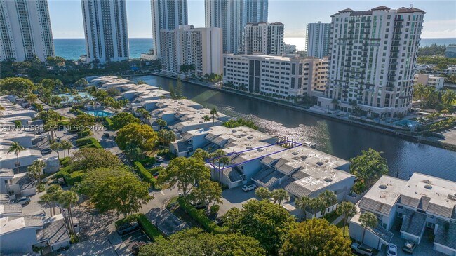 Building Photo - 350 Poinciana Island Dr