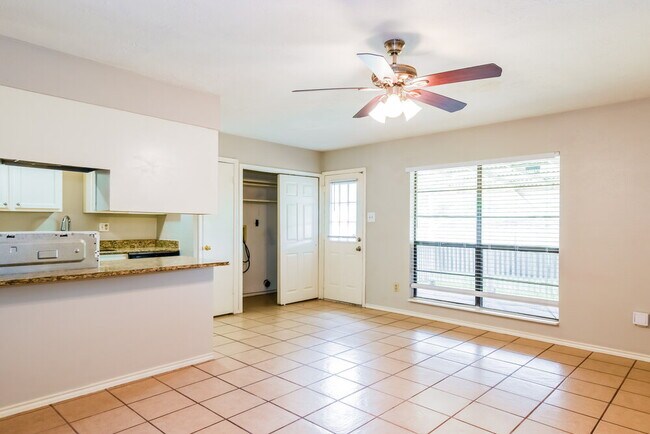 Foto del edificio - 14658 Dartwood Dr