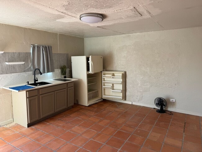 Foto del edificio - Centrally Located 1 Bedroom Studio Style R...