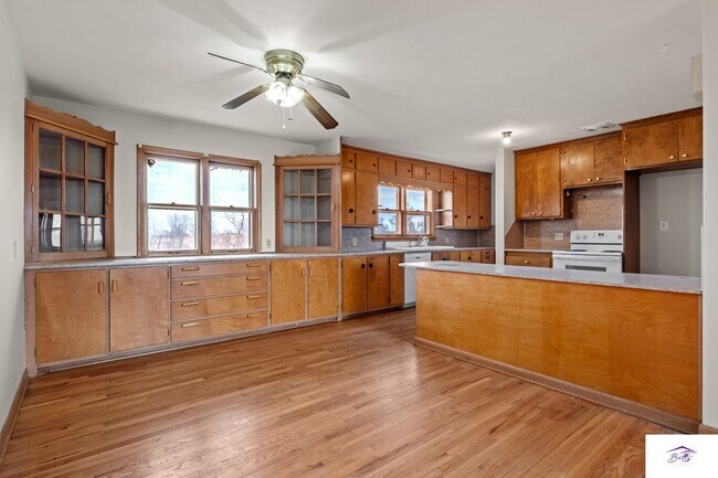 Foto del edificio - AVAILABLE NOW!