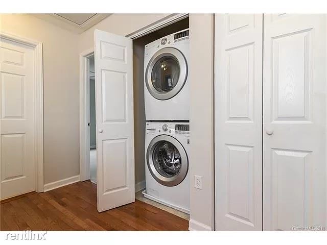 Building Photo - 3 br, 2.5 bath House - 616 South Torrence ...