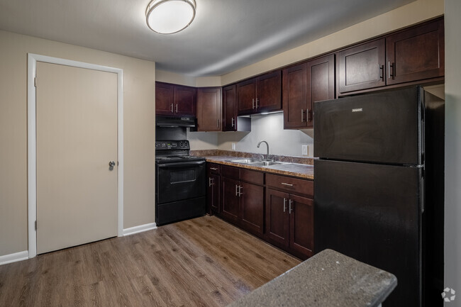 2BR, 1BA - 720SF - Kitchen - Roberts Park Apartments