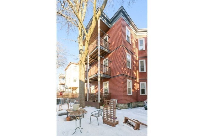 Foto del edificio - 27 Brackett St
