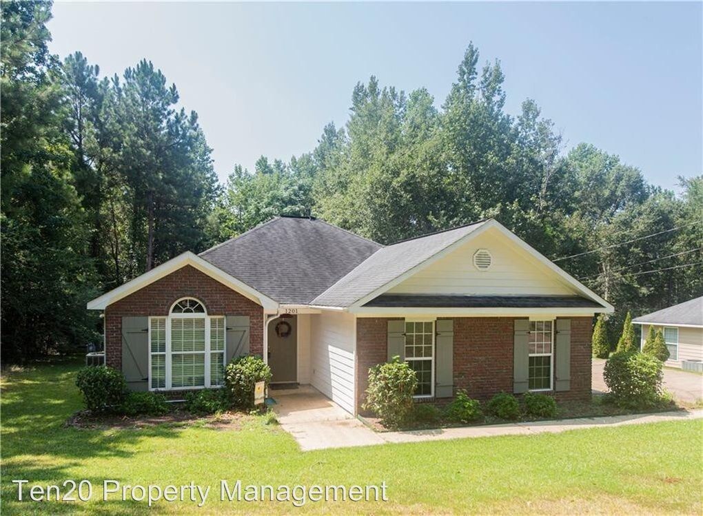 Primary Photo - 3 br, 2 bath House - 1201 Lee Rd 235