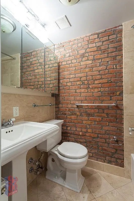 Foto del edificio - 345 E 5th St