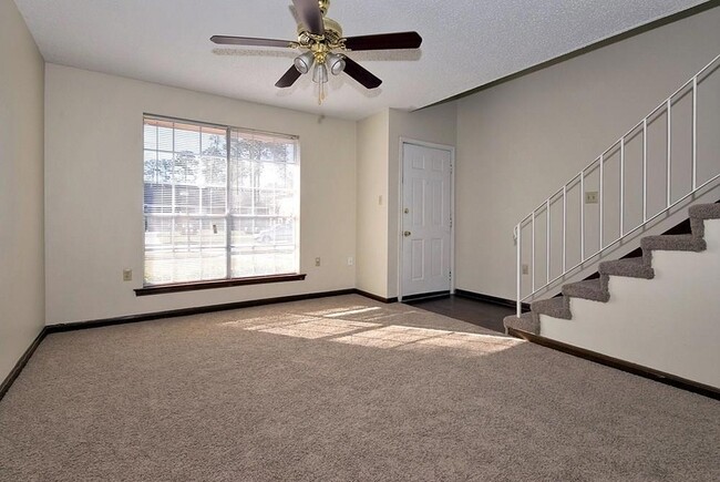 Building Photo - 1536 Richmond Dr