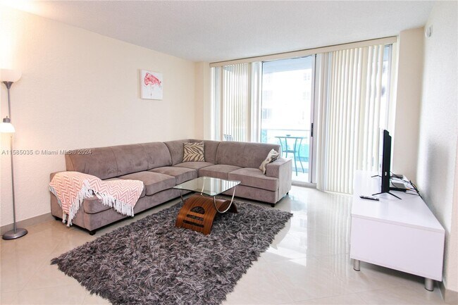 Foto del edificio - 4001 South Ocean Drive Apt #3L, Hollywood,...
