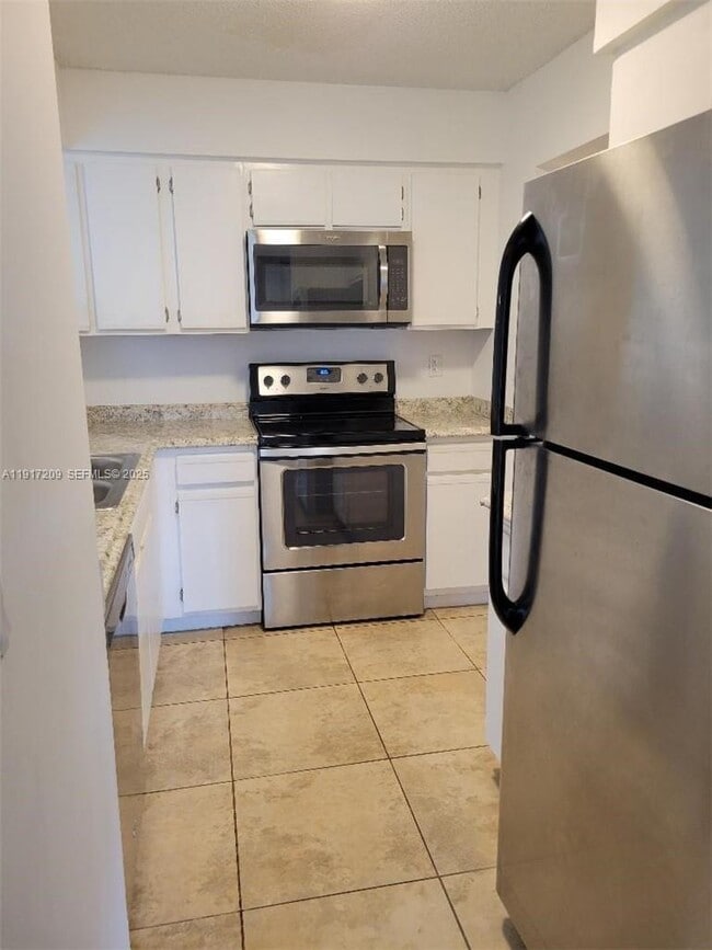 Building Photo - 1229 SW 46th Ave