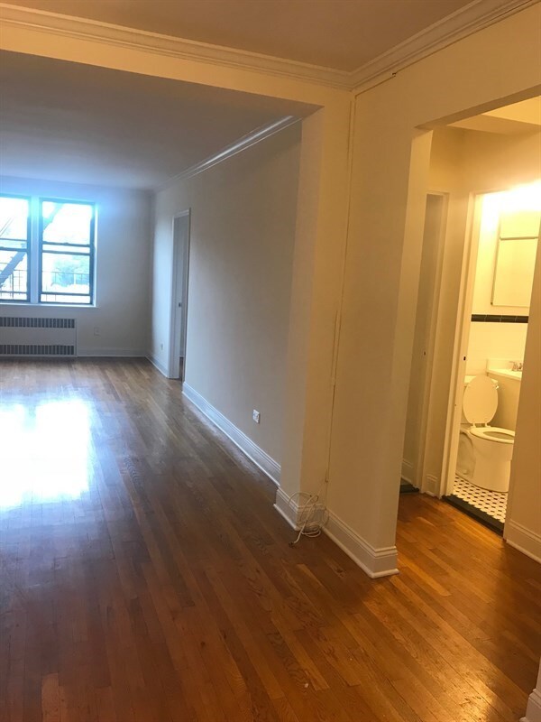 Building Photo - Fully Renovated 2 bedroom $1800