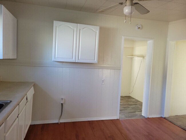 Building Photo - 636 3rd Ave W