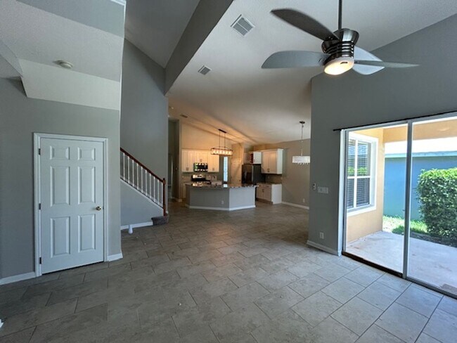Building Photo - Beautiful Spacious Home in Deland