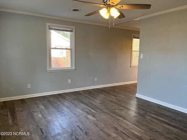 Building Photo - 113 Armstrong Dr