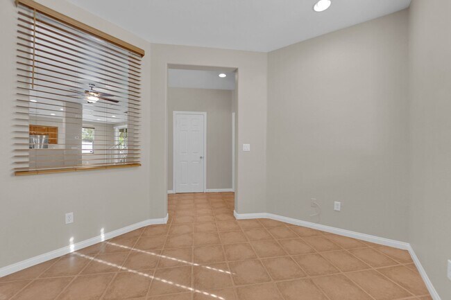 Foto del edificio - SHOWINGS AVAILABLE NOW