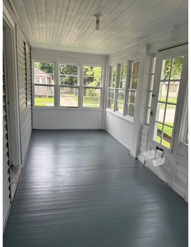 Foto del edificio - 1061 S Terrace St