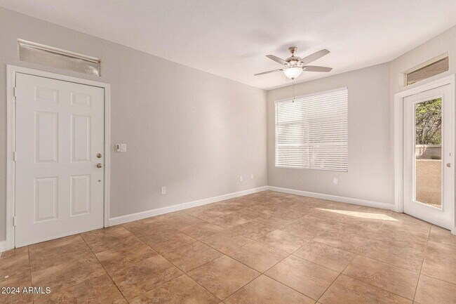 Foto del edificio - Immaculate Lakewood Community Condo