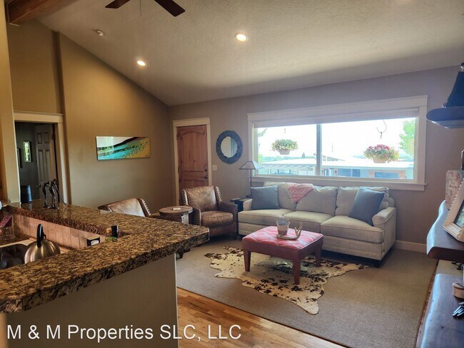 Building Photo - 3 br, 3 bath House - 3205 S Yosemite Dr