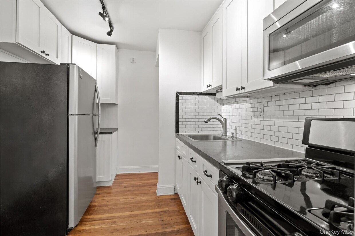 Foto principal - 102-32 65th Ave
