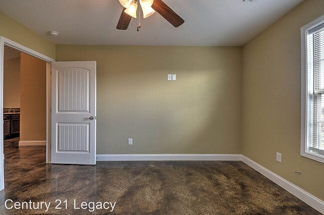Building Photo - 2 br, 1 bath House - 49 Sutter Place