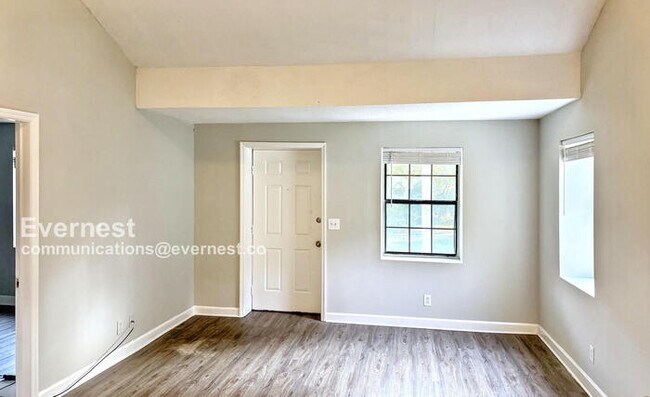 Foto del edificio - 1320 Ely Rd