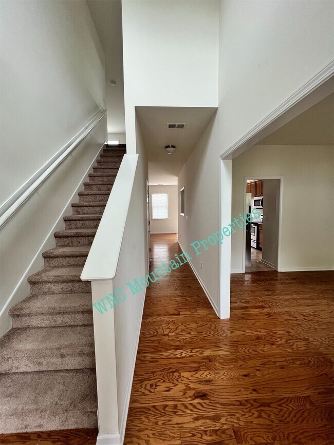 Foto del edificio - 224 E Hiawassee Rd