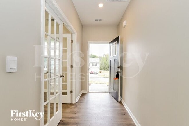 Building Photo - 174 Lisa Ln