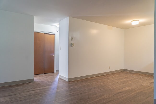 Prestwicke - Living Room - Town & Country Apartments
