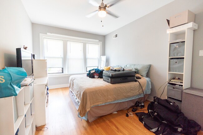 Foto del edificio - 2032 W Berwyn Ave