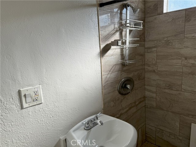 Building Photo - 4666 Park Ave