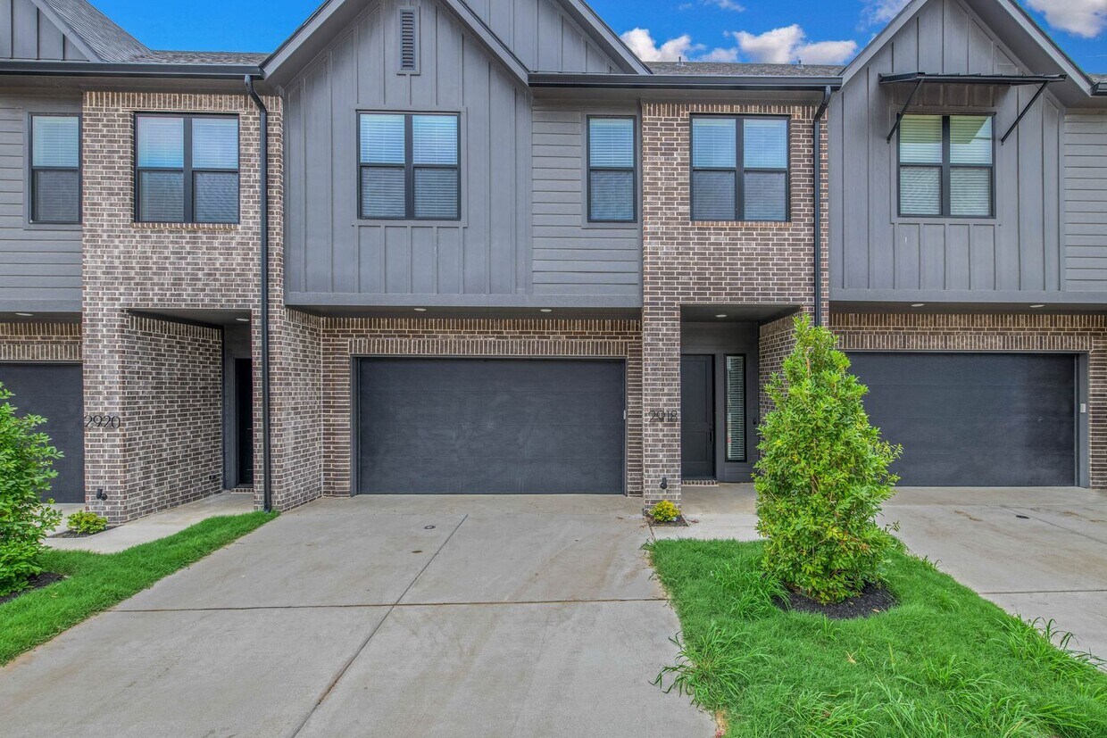 Primary Photo - Brand new 4/4.5 Townhome