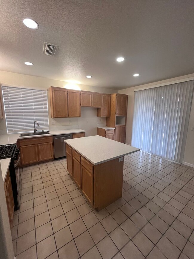 Foto del edificio - BEAUTIFUL UPDATED HOME IN NATOMAS!!