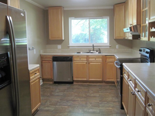 Building Photo - 106 S Stewart St