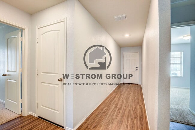 Foto del edificio - 404 Falling Star Dr